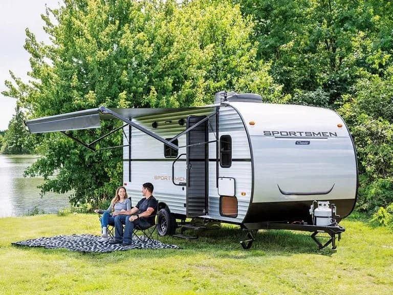 21ft Travel Trailer/Camper — trailer rental near Appleton WI